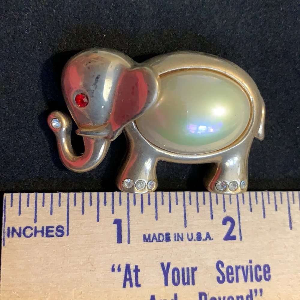COPY - Vintage Rhinestone and Pearl Elephant Broo…